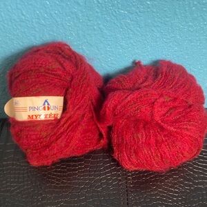 2 Pingouin (96g total) 78% Acrylic 19% Wool 3% Polyamid MADE IN BRAZIL Red Yarn